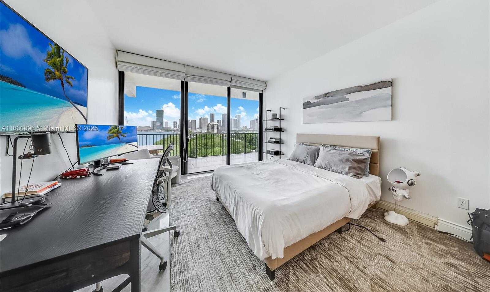 Small Image of 1000 VENETIAN WAY #708, Miami Number 11