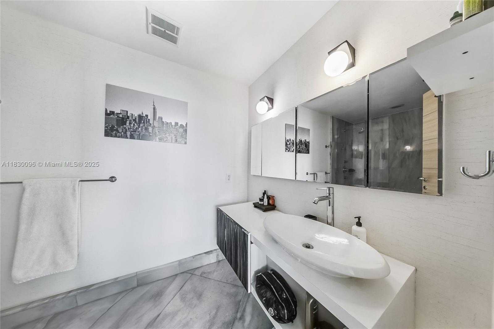 Small Image of 1000 VENETIAN WAY #708, Miami Number 13