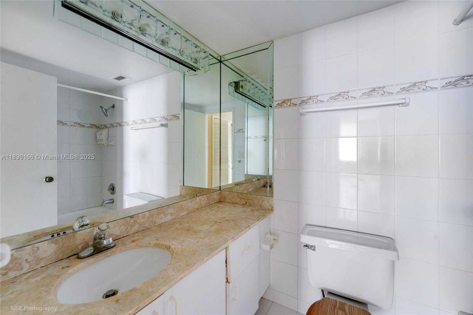 Small Image of 3725 SOUTH OCEAN DR #1411, Hollywood Number 9