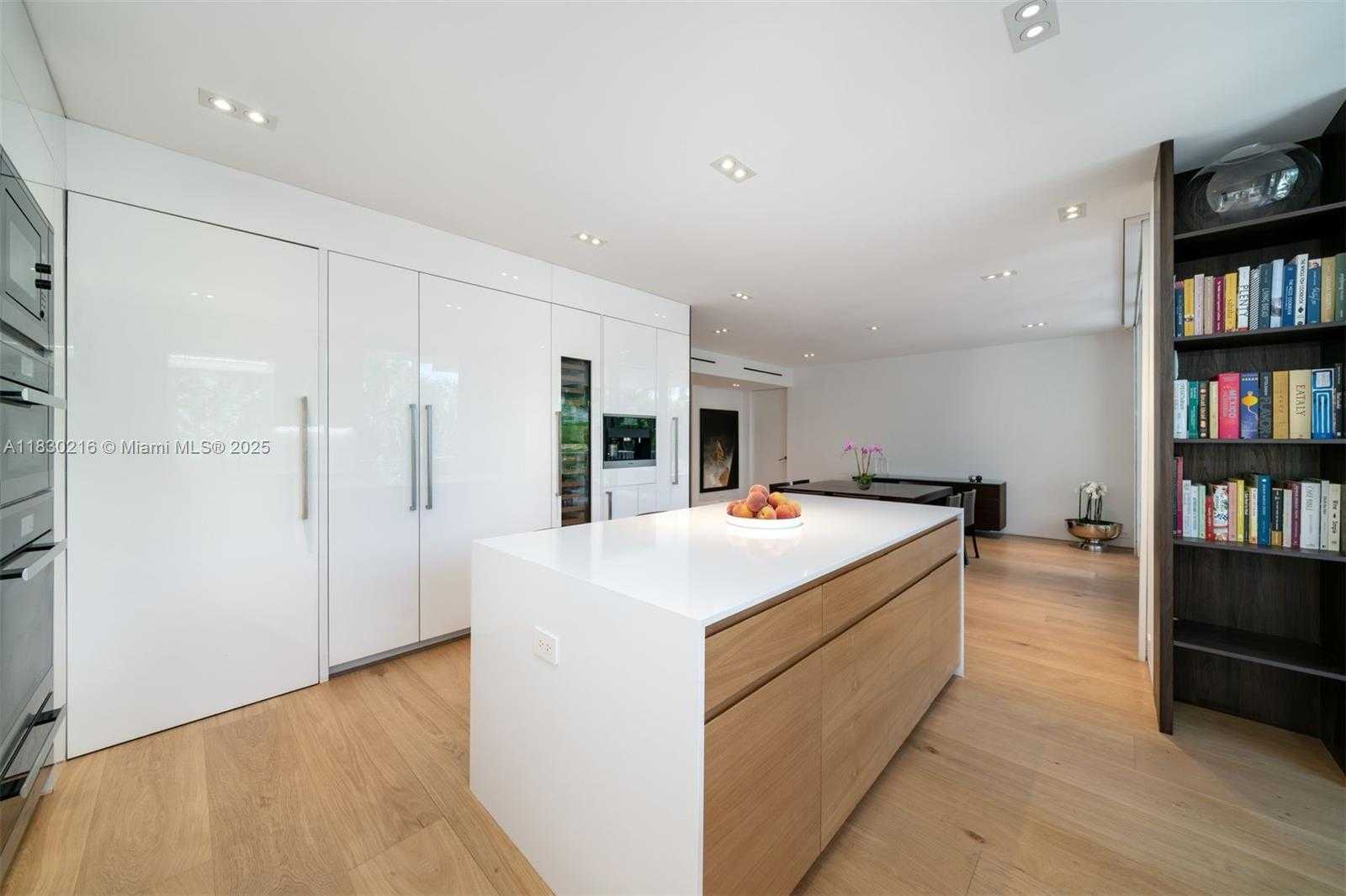 Small Image of 789 CRANDON BLVD #305, Key Biscayne Number 13