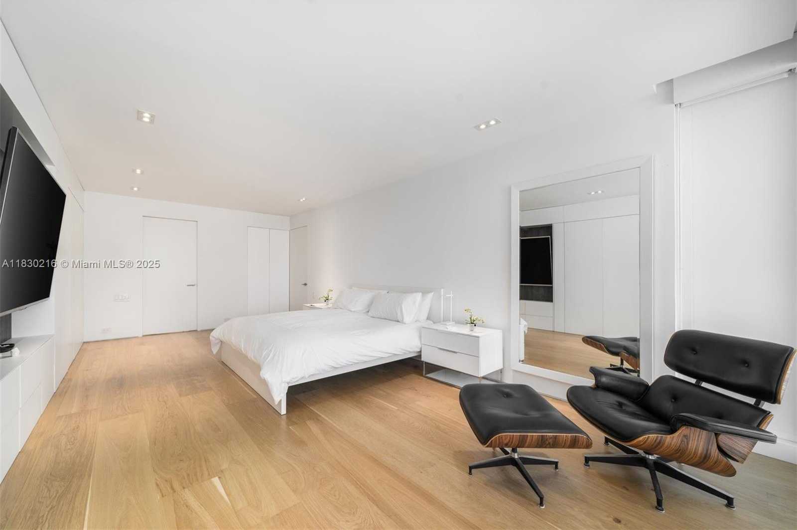 Small Image of 789 CRANDON BLVD #305, Key Biscayne Number 21