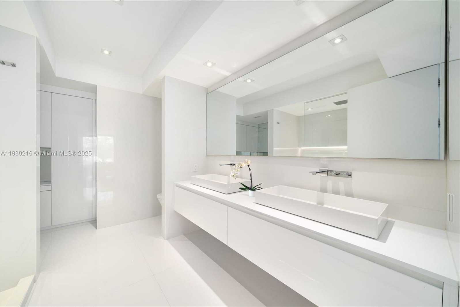 Small Image of 789 CRANDON BLVD #305, Key Biscayne Number 22