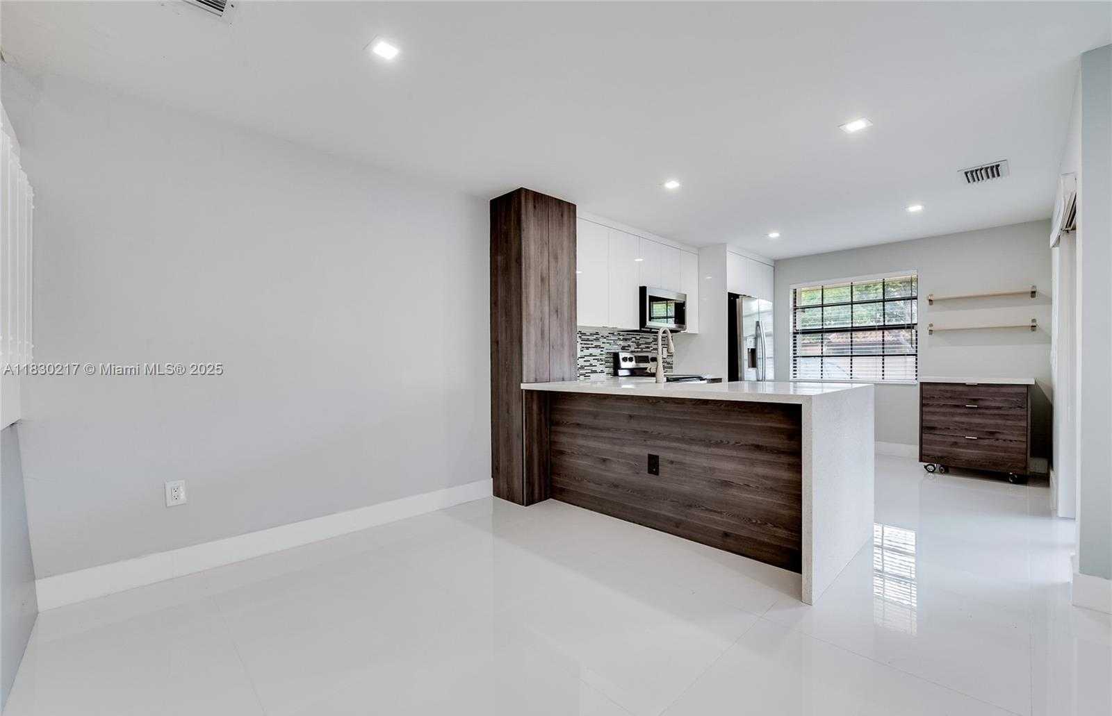 Small Image of 11221 SOUTH WEST 132ND CT W, Miami Number 3