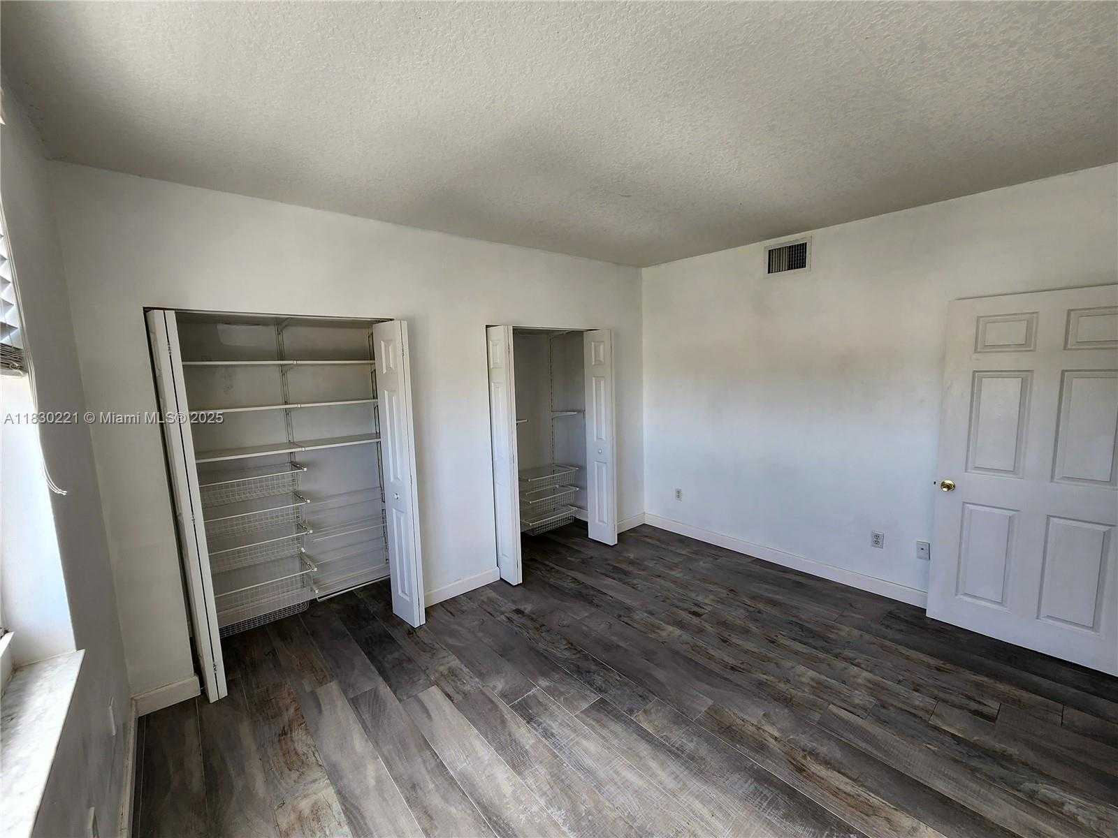Small Image of 50 MENORES AVE #832, Coral Gables Number 12