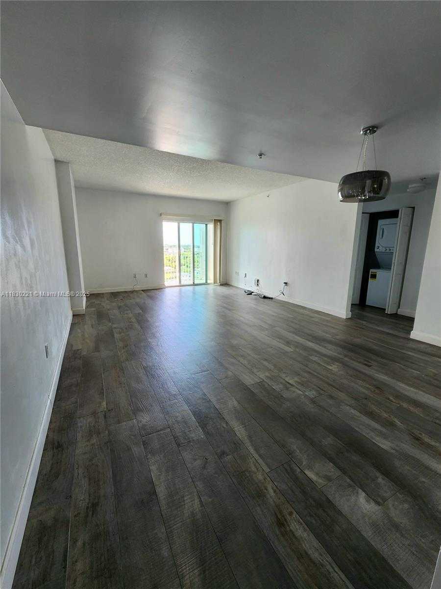 Small Image of 50 MENORES AVE #832, Coral Gables Number 15