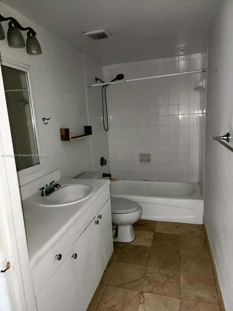 Small Image of 50 MENORES AVE #832, Coral Gables Number 16