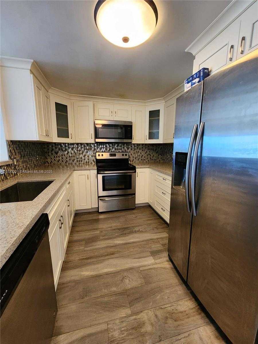 Small Image of 50 MENORES AVE #832, Coral Gables Number 17
