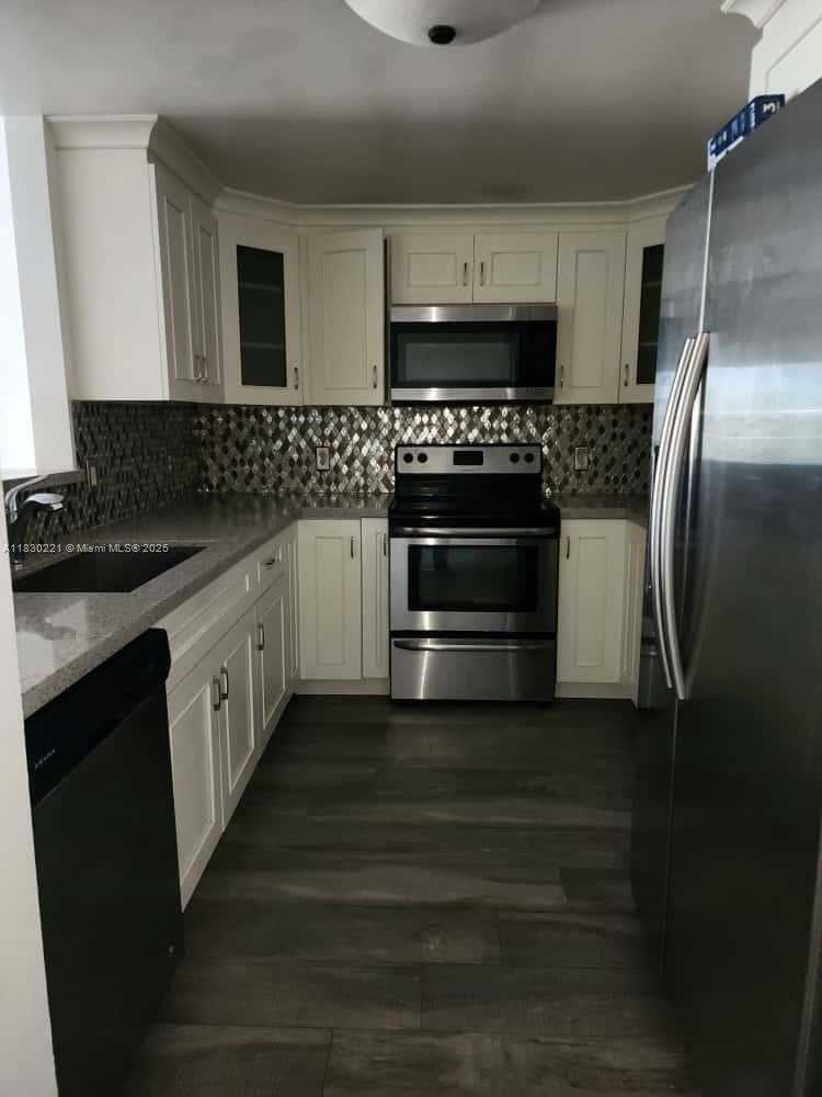 Small Image of 50 MENORES AVE #832, Coral Gables Number 22