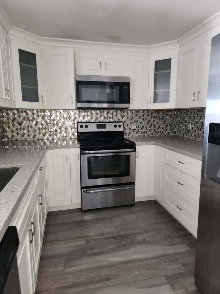 Small Image of 50 MENORES AVE #832, Coral Gables Number 8