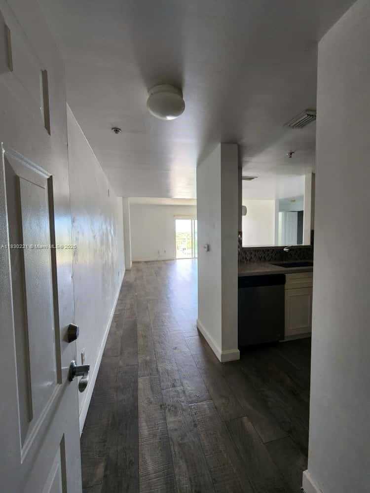 Small Image of 50 MENORES AVE #832, Coral Gables Number 9