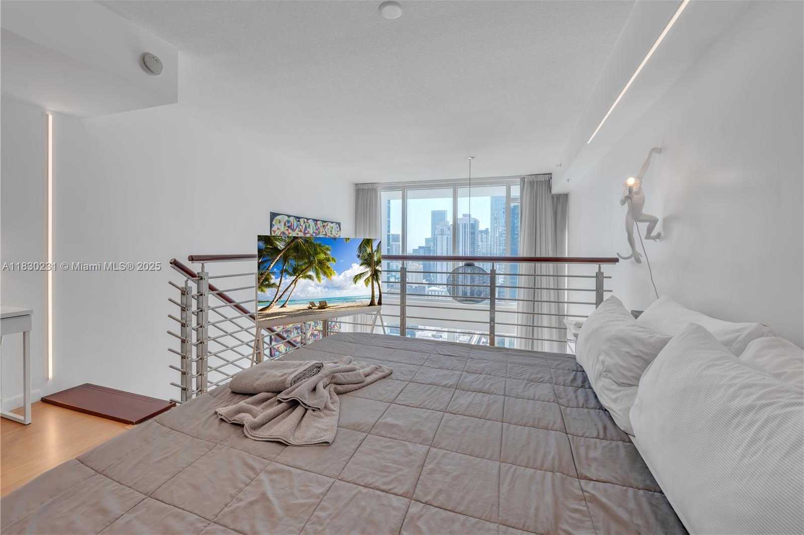 Small Image of 41 SOUTH EAST 5TH ST #2004, Miami Number 29