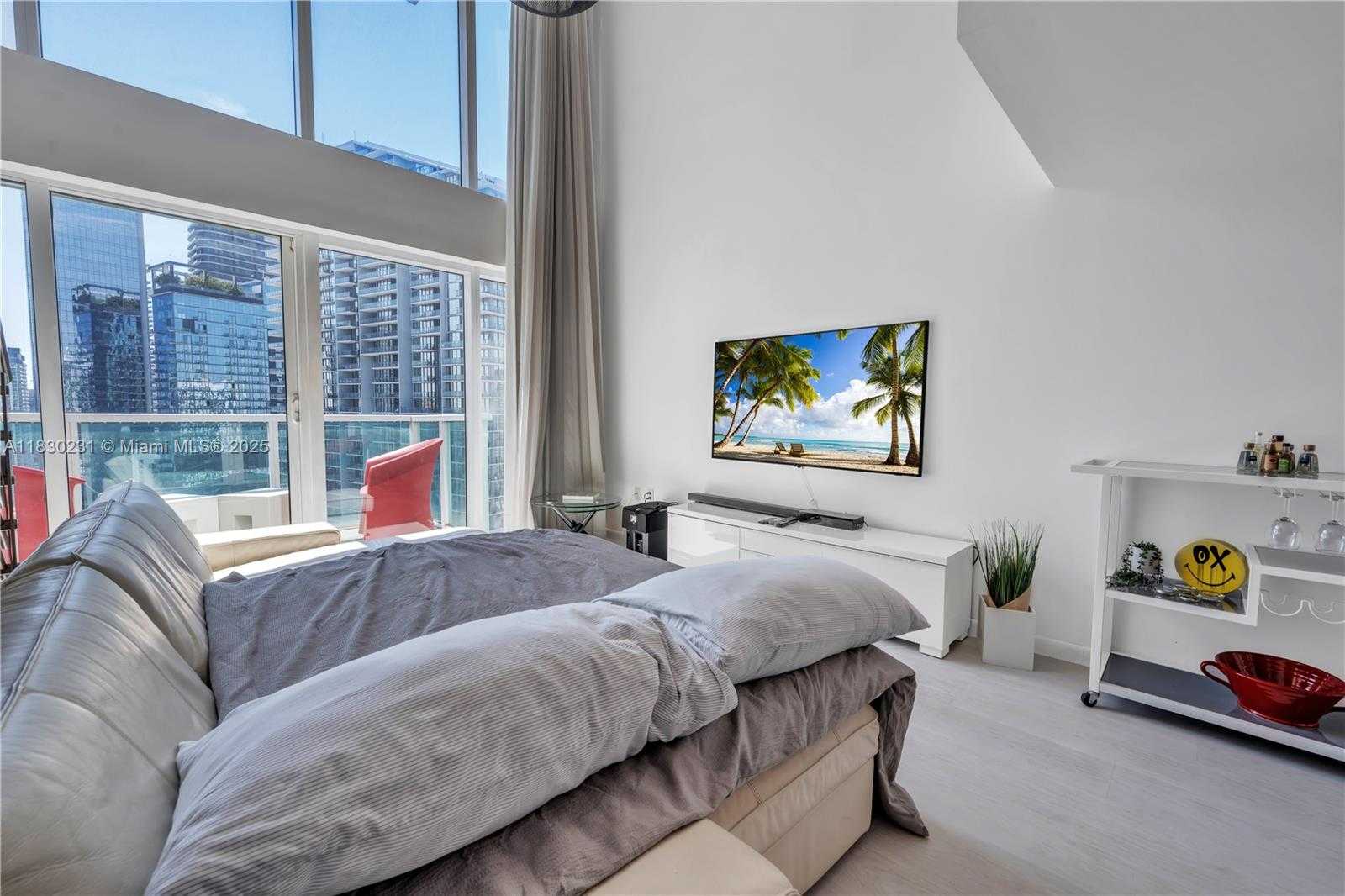 Small Image of 41 SOUTH EAST 5TH ST #2004, Miami Number 36