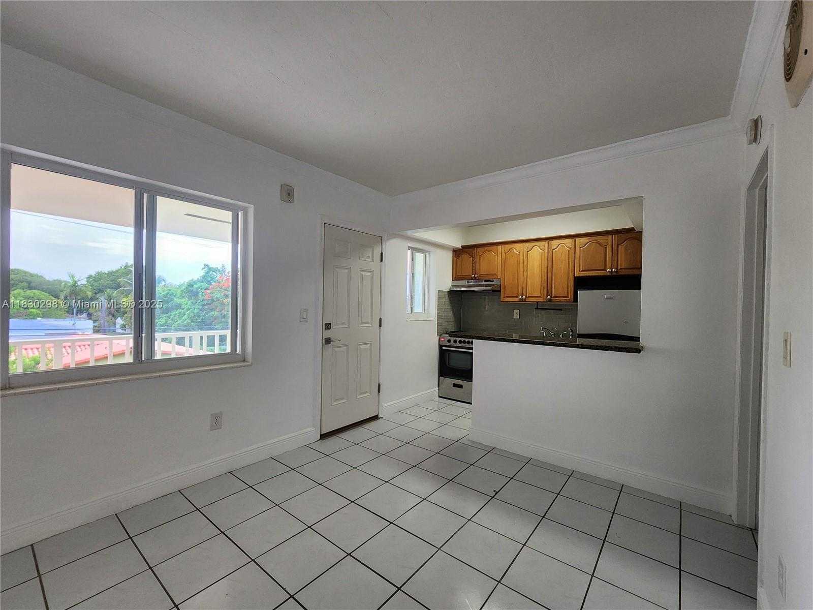 Small Image of 1014 SALZEDO ST #304, Coral Gables Number 10