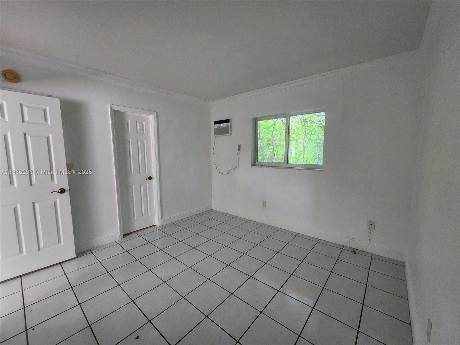 Small Image of 1014 SALZEDO ST #304, Coral Gables Number 18