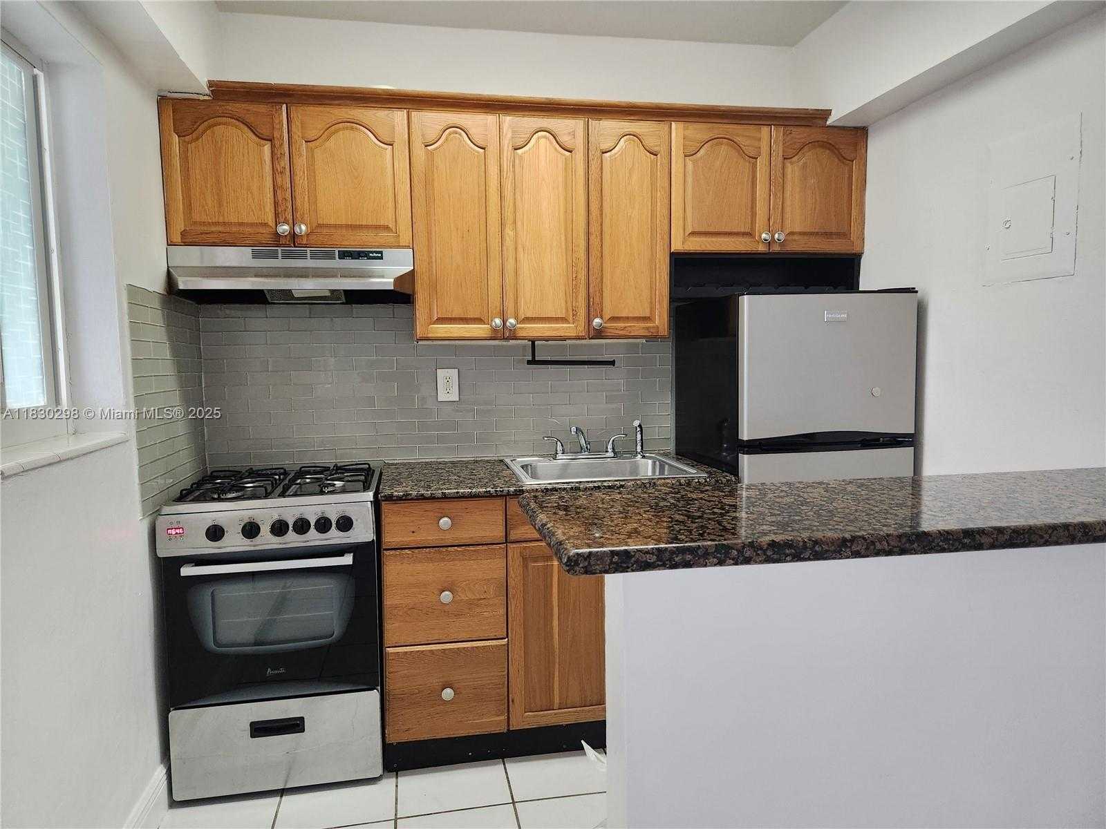 Small Image of 1014 SALZEDO ST #304, Coral Gables Number 2