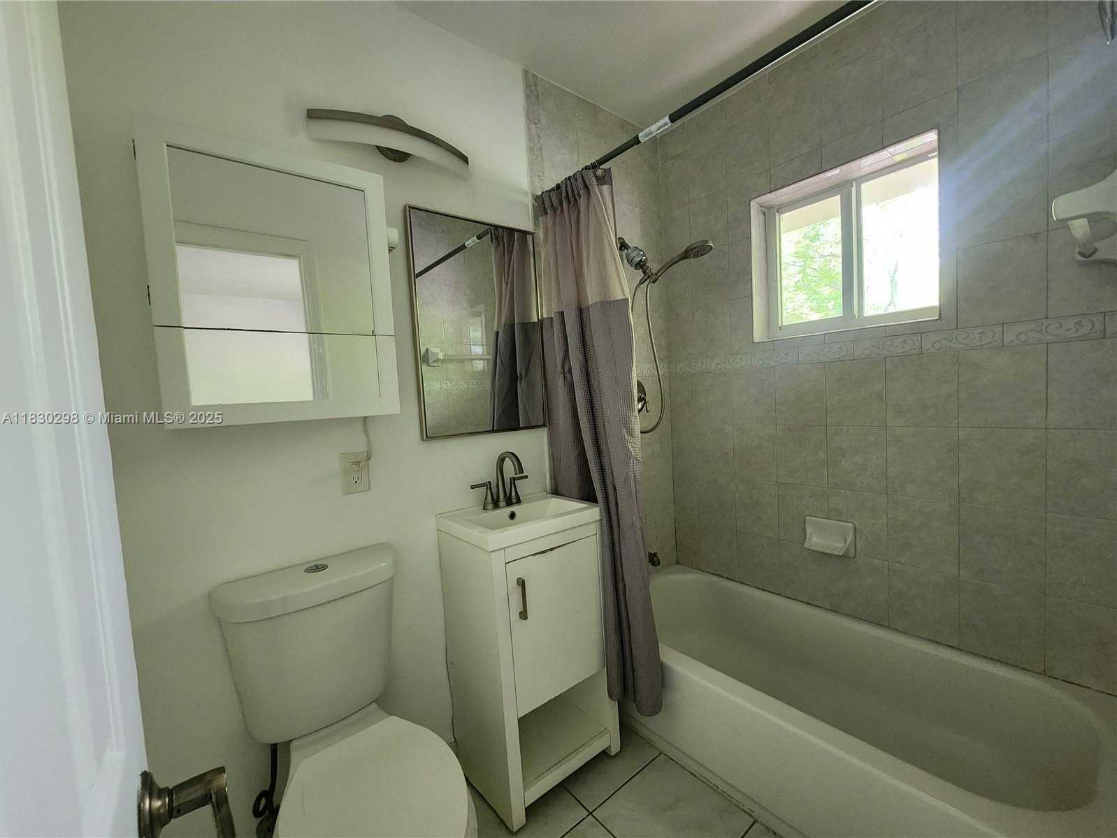 Small Image of 1014 SALZEDO ST #304, Coral Gables Number 21