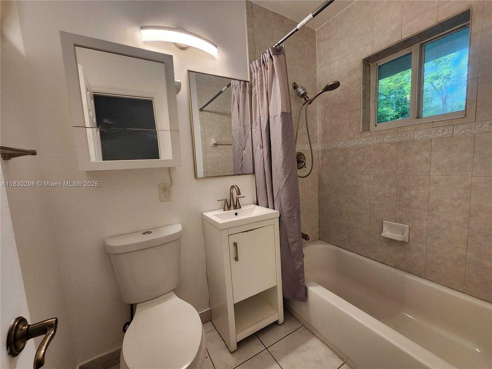 Small Image of 1014 SALZEDO ST #304, Coral Gables Number 23