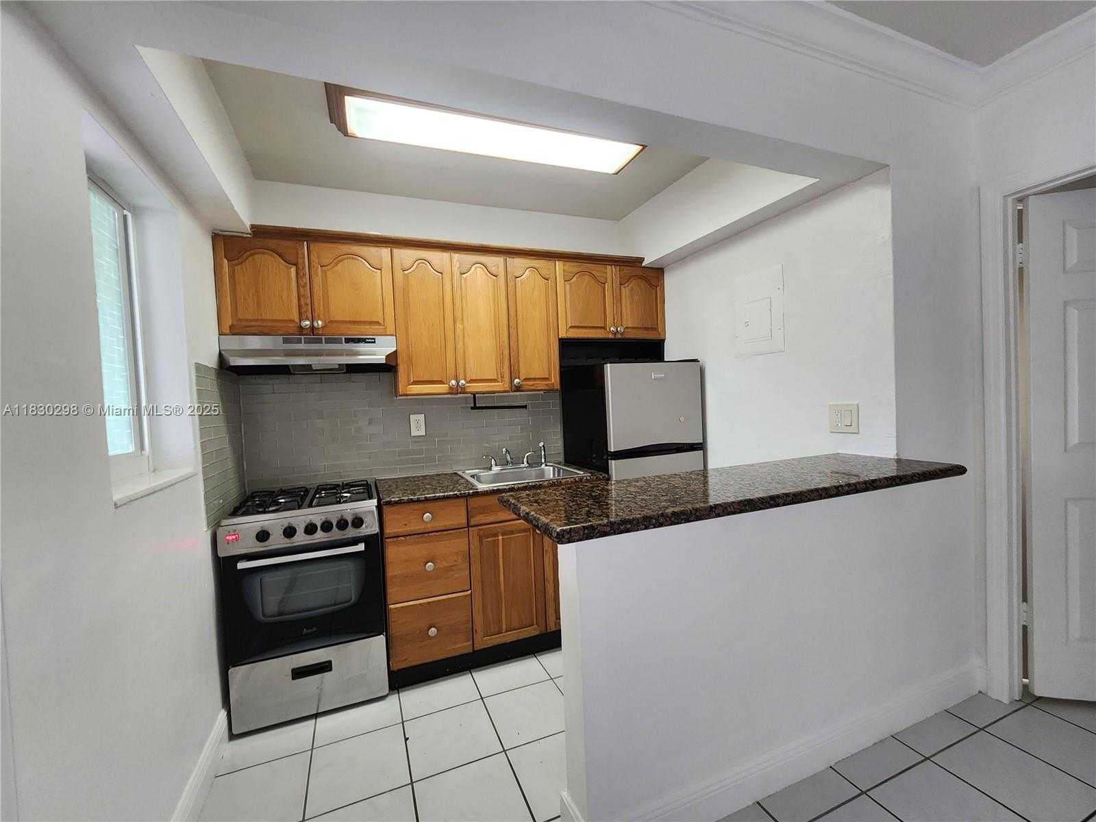 Small Image of 1014 SALZEDO ST #304, Coral Gables Number 4