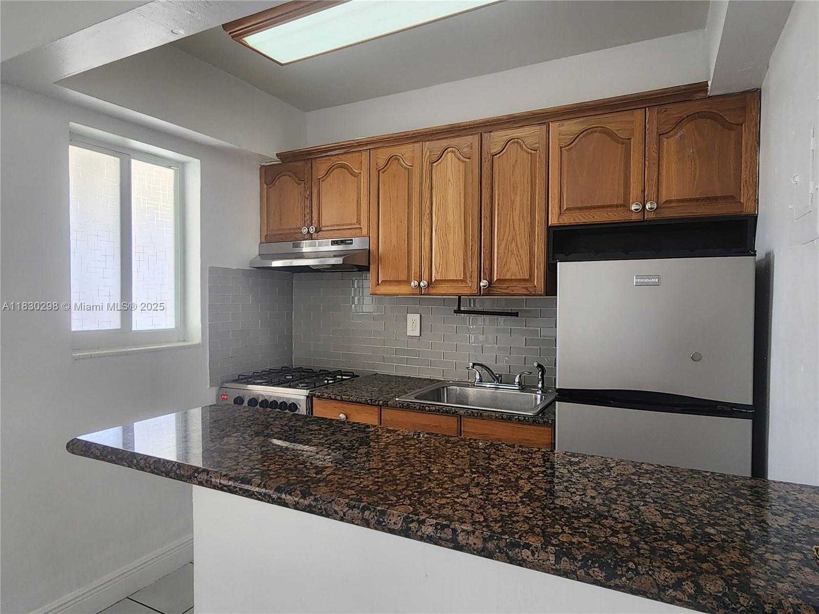 Small Image of 1014 SALZEDO ST #304, Coral Gables Number 6