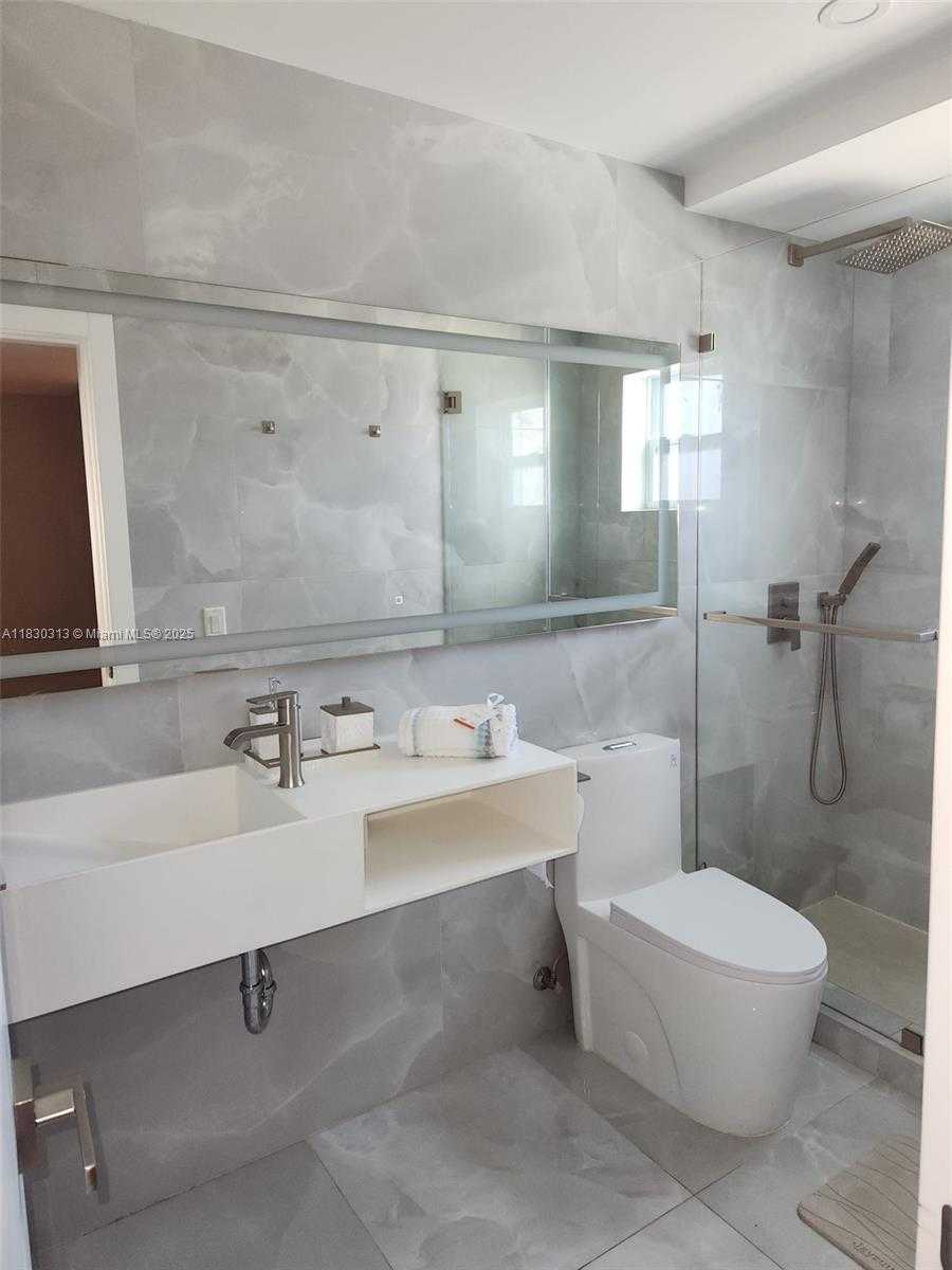Small Image of 1075 92ND ST #405, Bay Harbor Islands Number 16