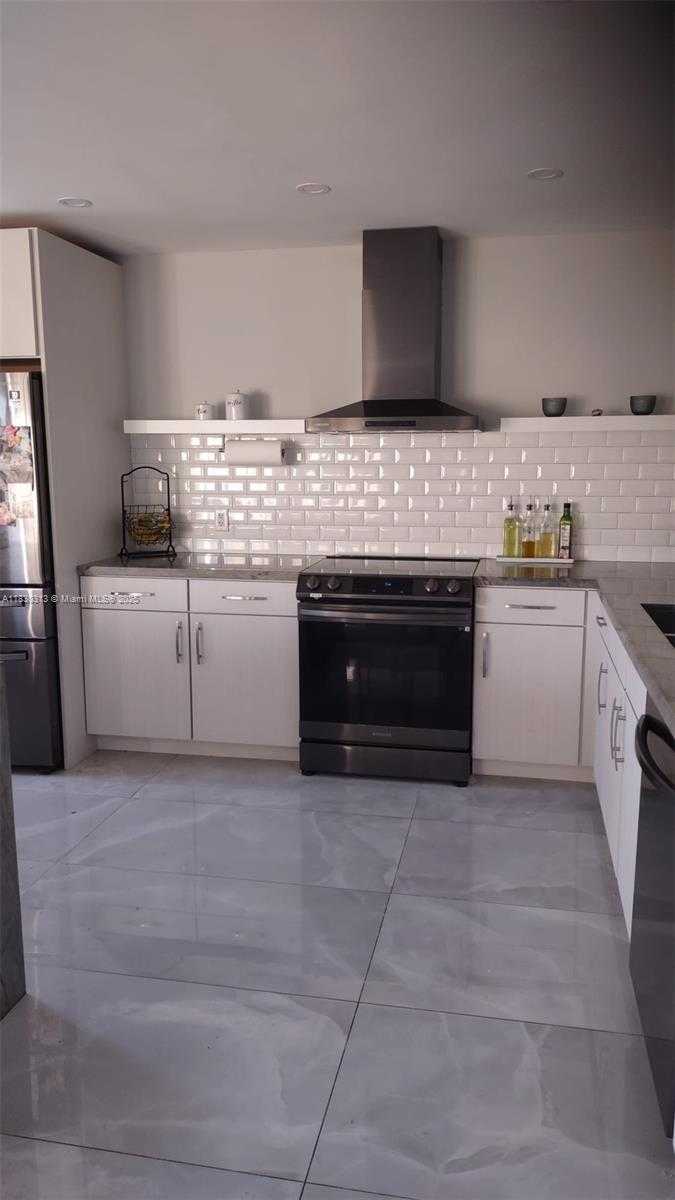 Small Image of 1075 92ND ST #405, Bay Harbor Islands Number 2