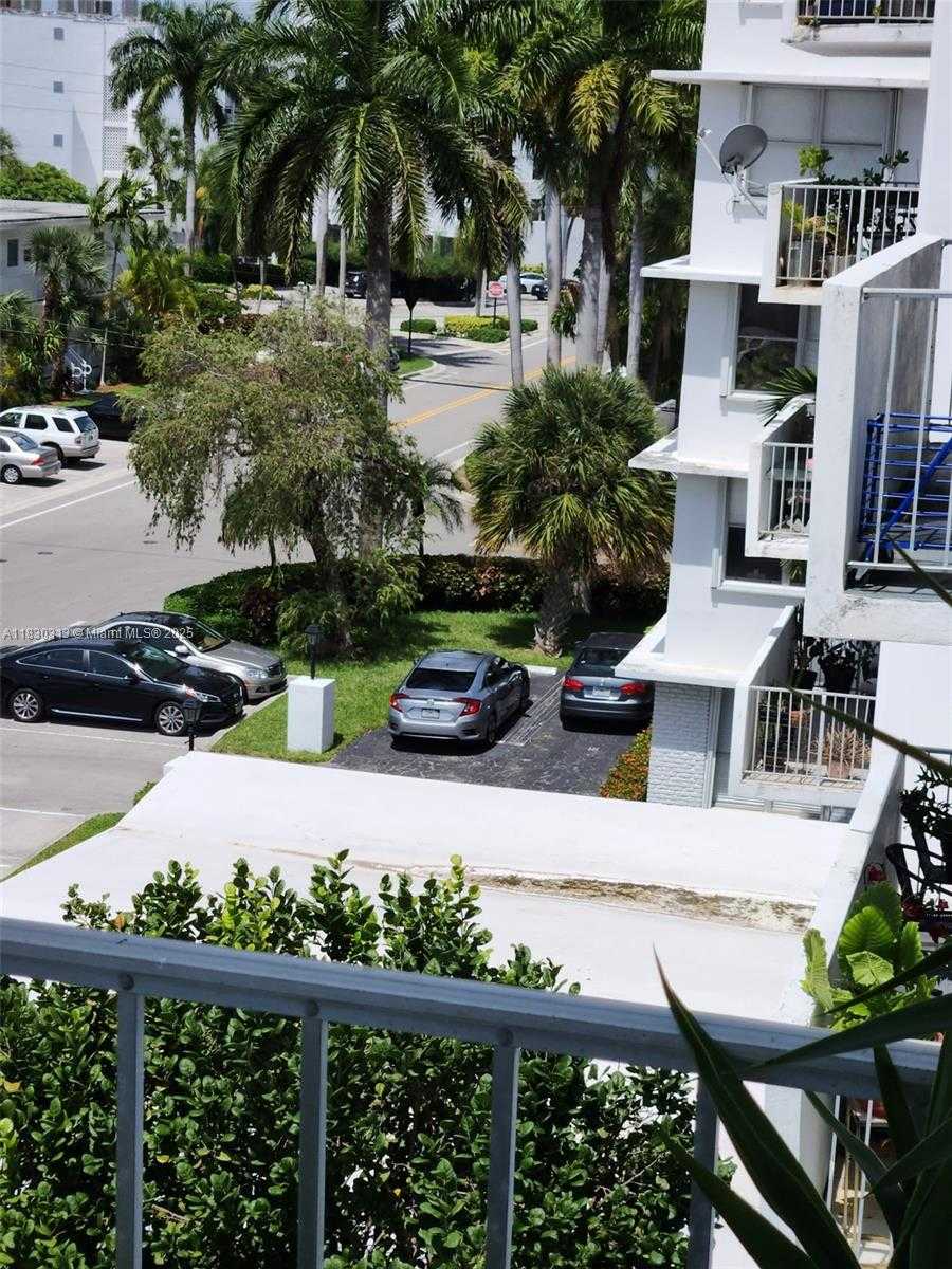 Small Image of 1075 92ND ST #405, Bay Harbor Islands Number 37