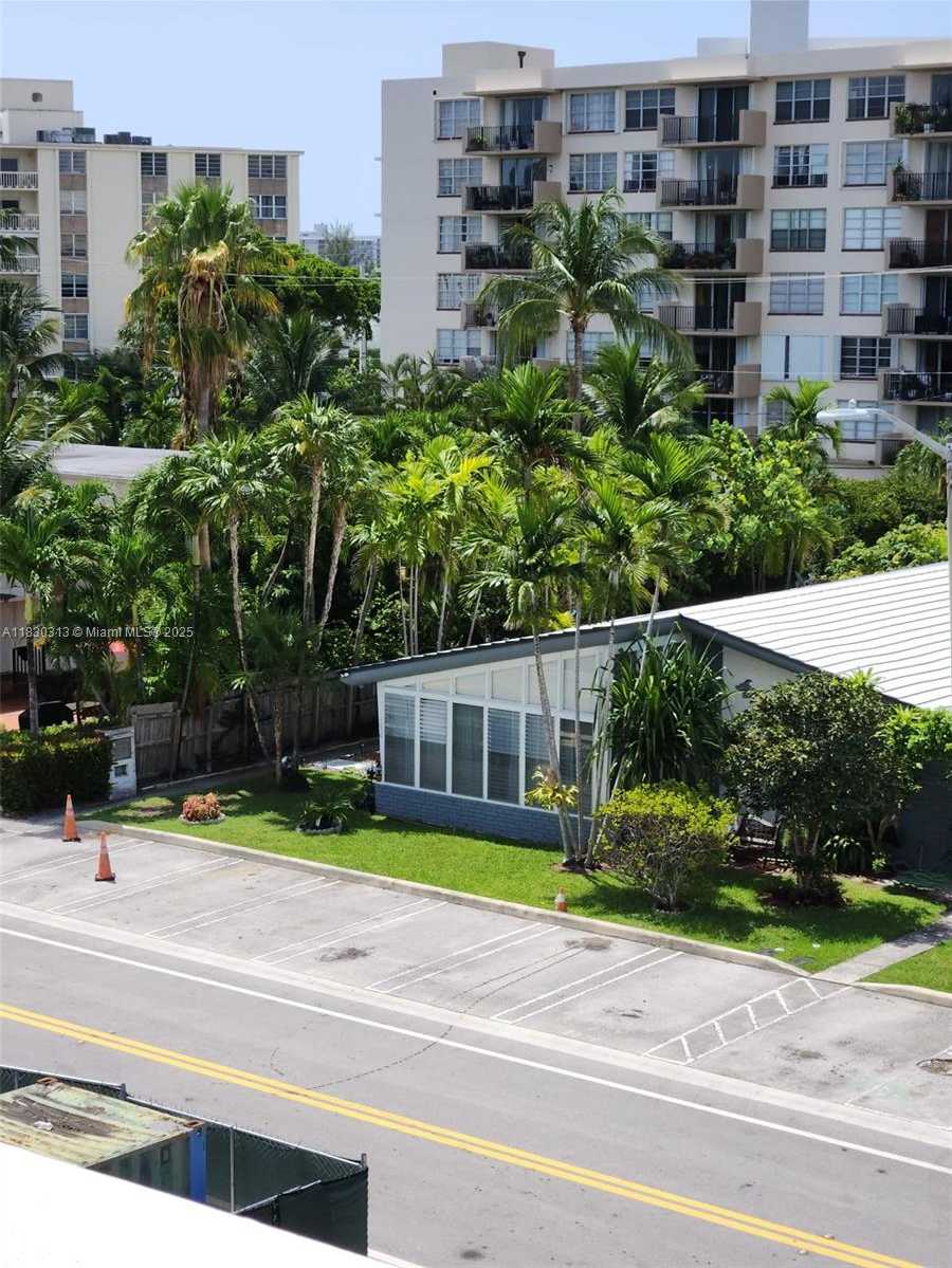 Small Image of 1075 92ND ST #405, Bay Harbor Islands Number 39