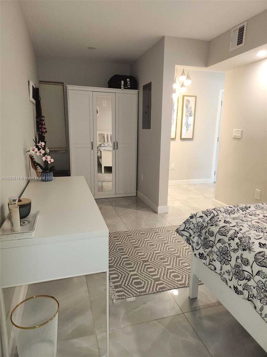 Small Image of 1075 92ND ST #405, Bay Harbor Islands Number 6