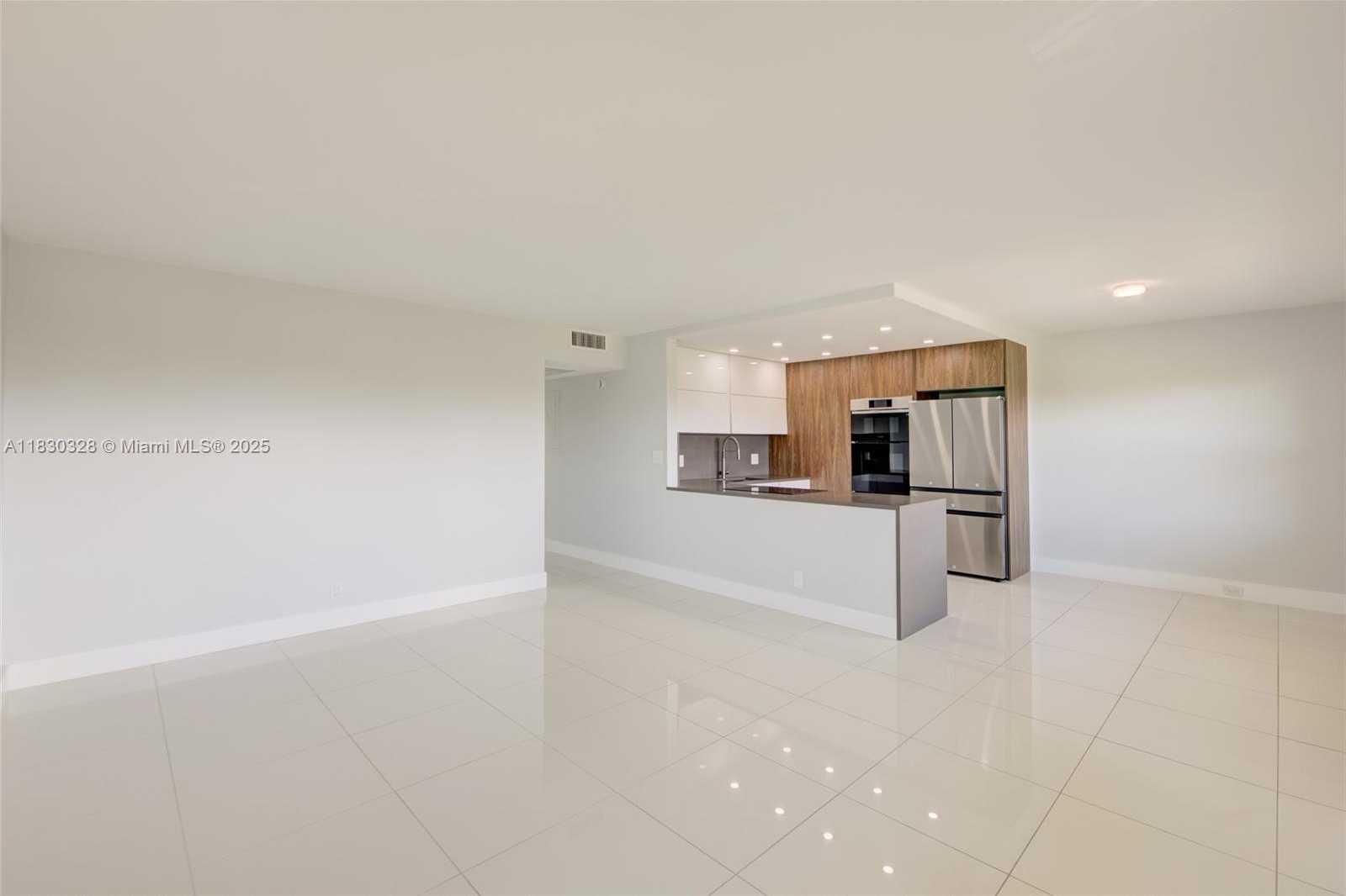 Small Image of 1902 BERMUDA CIR #J4, Coconut Creek Number 10
