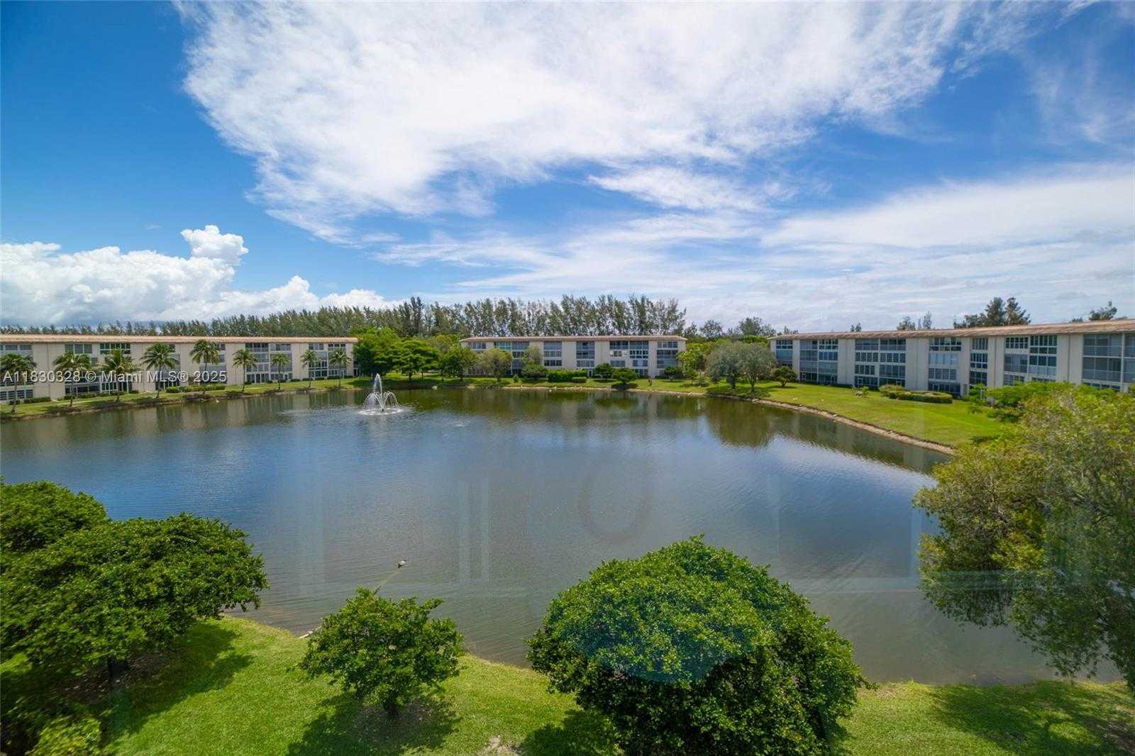 Small Image of 1902 BERMUDA CIR #J4, Coconut Creek Number 29