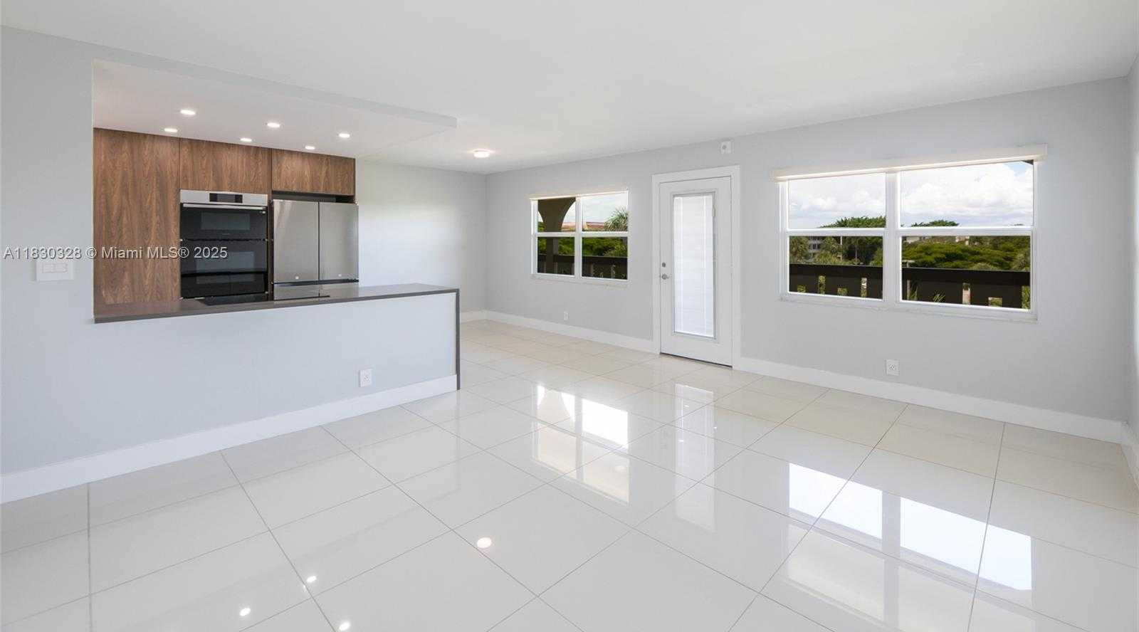 Small Image of 1902 BERMUDA CIR #J4, Coconut Creek Number 3