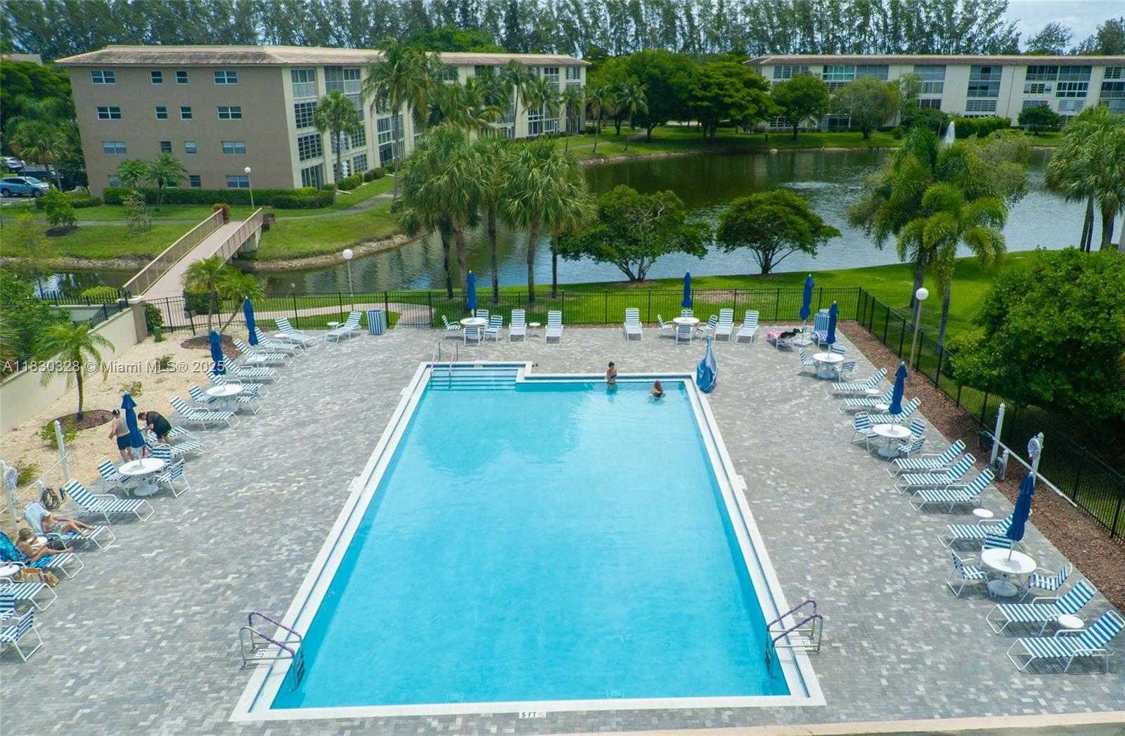 Small Image of 1902 BERMUDA CIR #J4, Coconut Creek Number 33