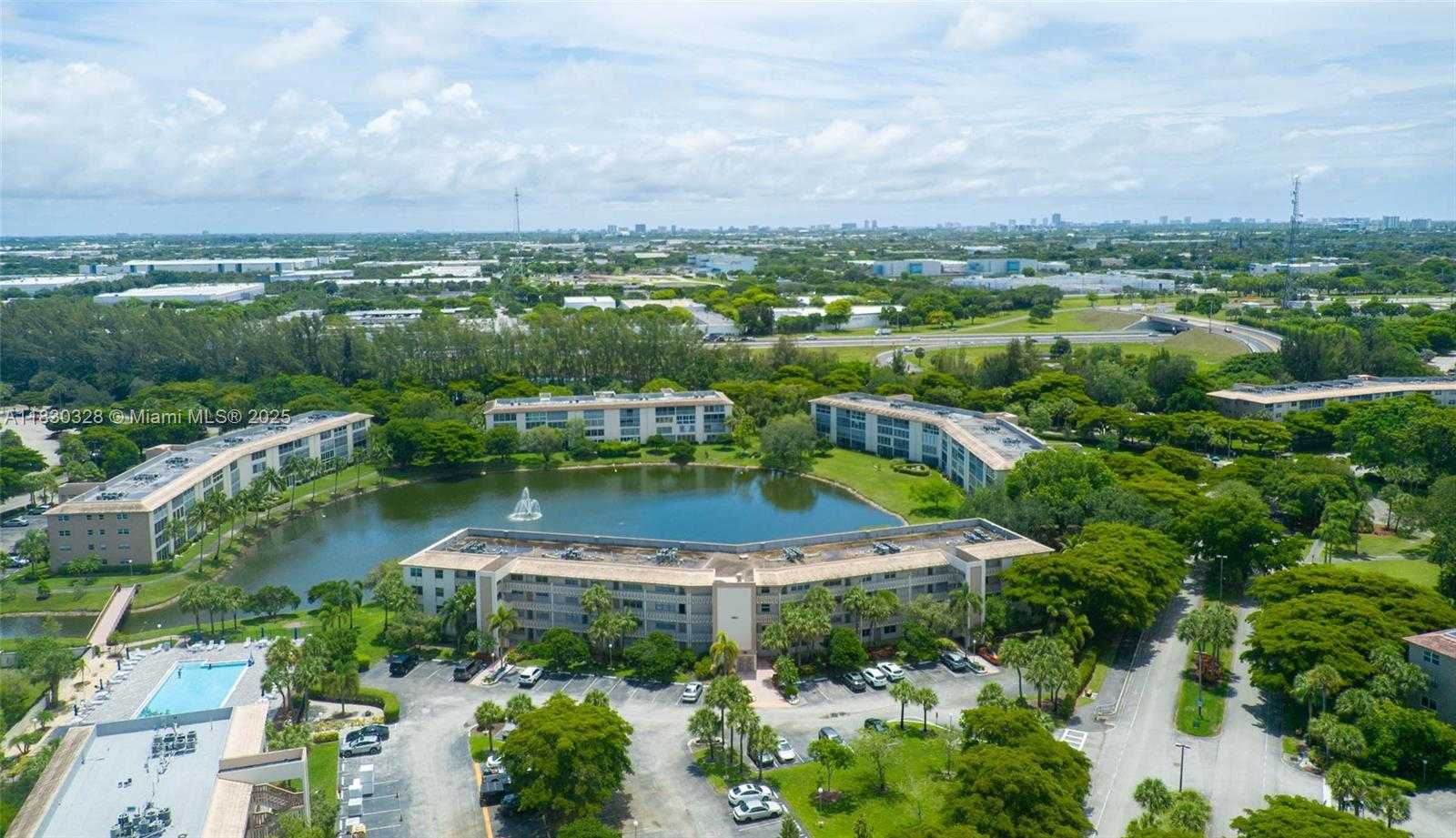 Small Image of 1902 BERMUDA CIR #J4, Coconut Creek Number 41
