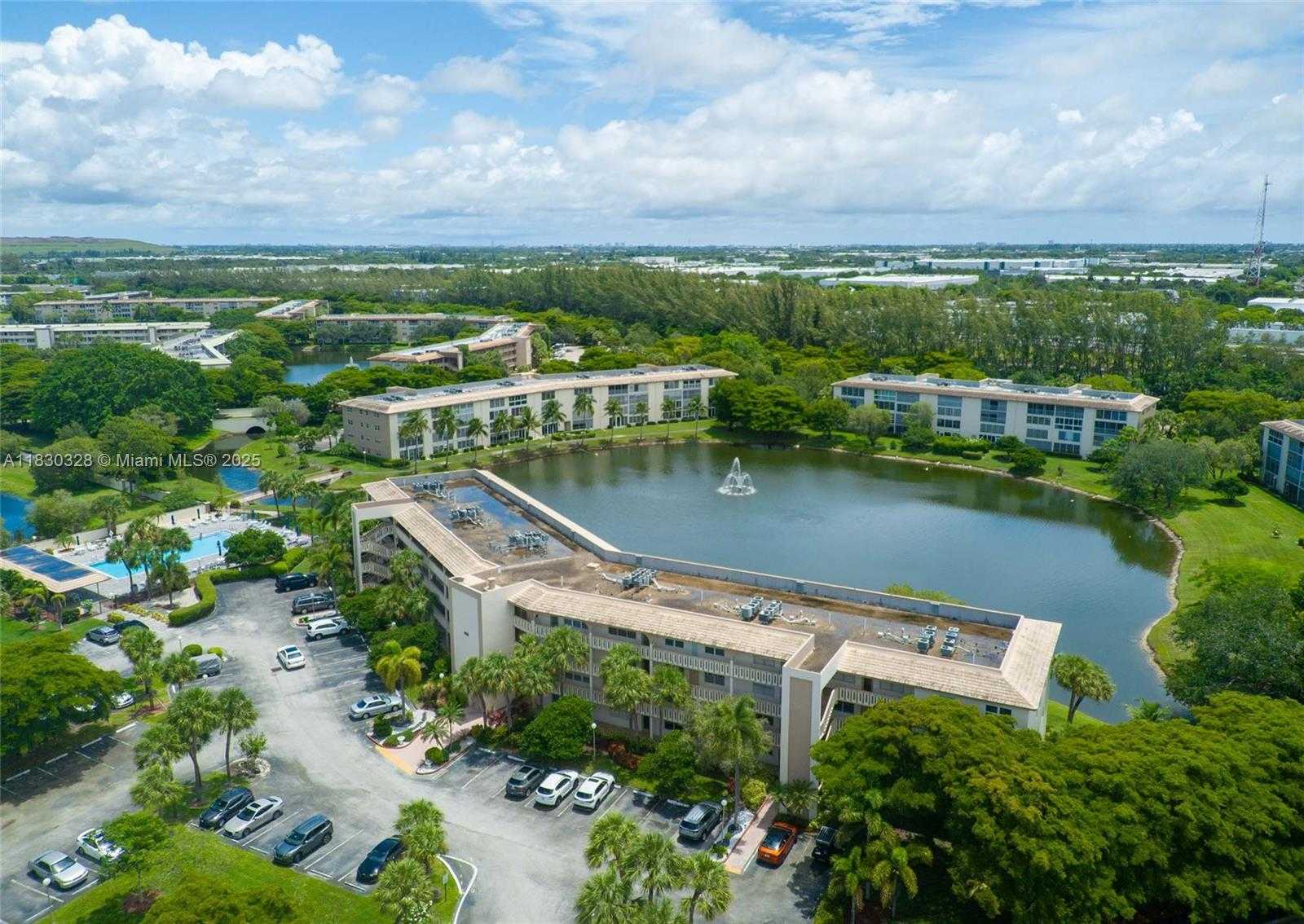 Small Image of 1902 BERMUDA CIR #J4, Coconut Creek Number 42
