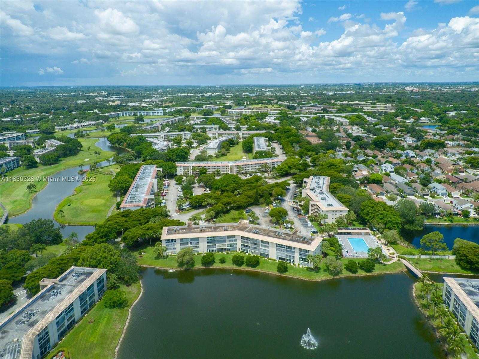 Small Image of 1902 BERMUDA CIR #J4, Coconut Creek Number 44