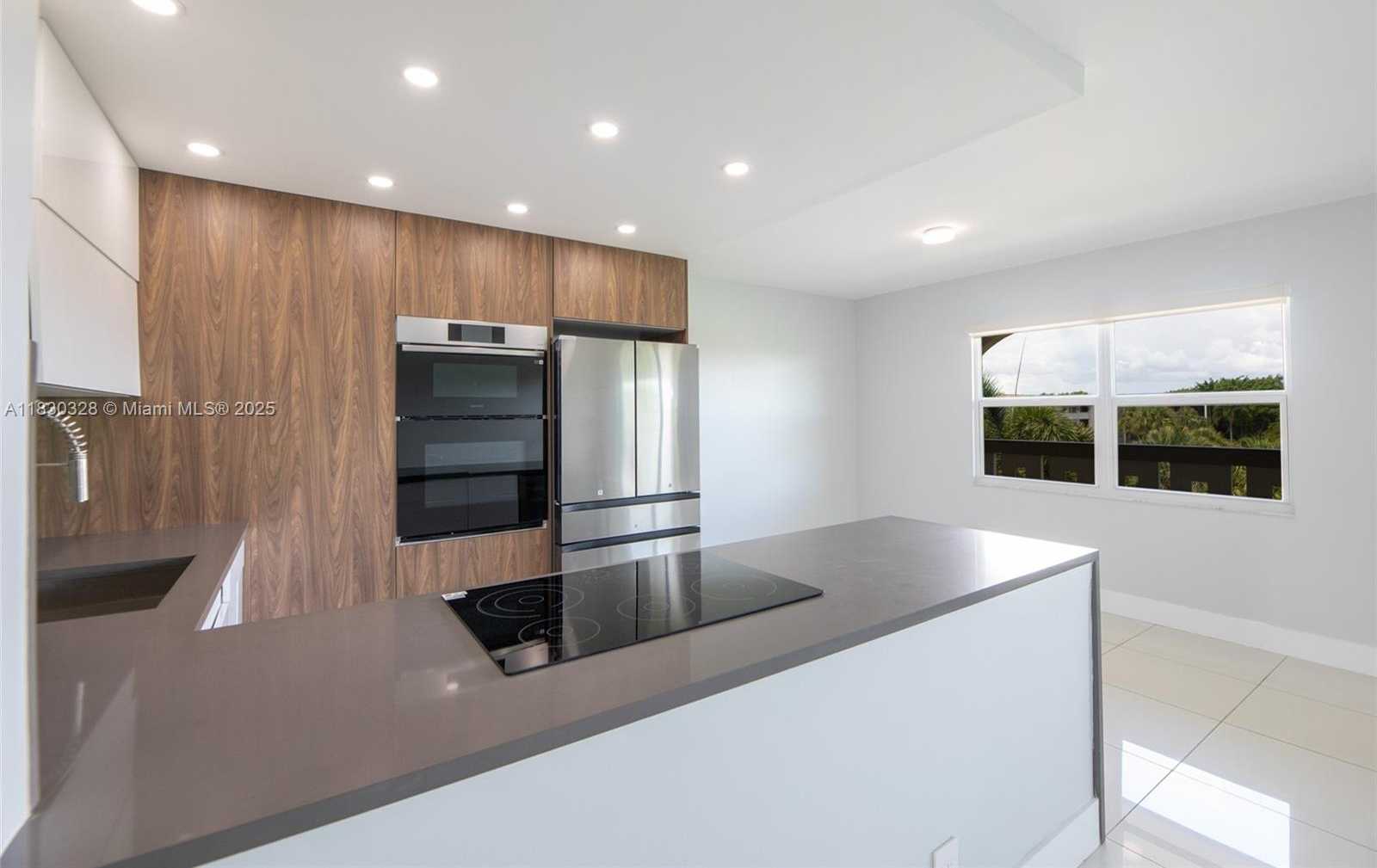 Small Image of 1902 BERMUDA CIR #J4, Coconut Creek Number 5