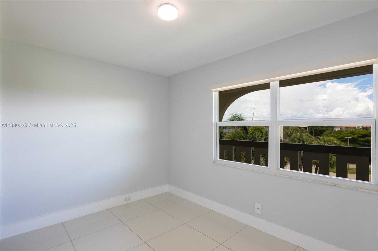 Small Image of 1902 BERMUDA CIR #J4, Coconut Creek Number 6