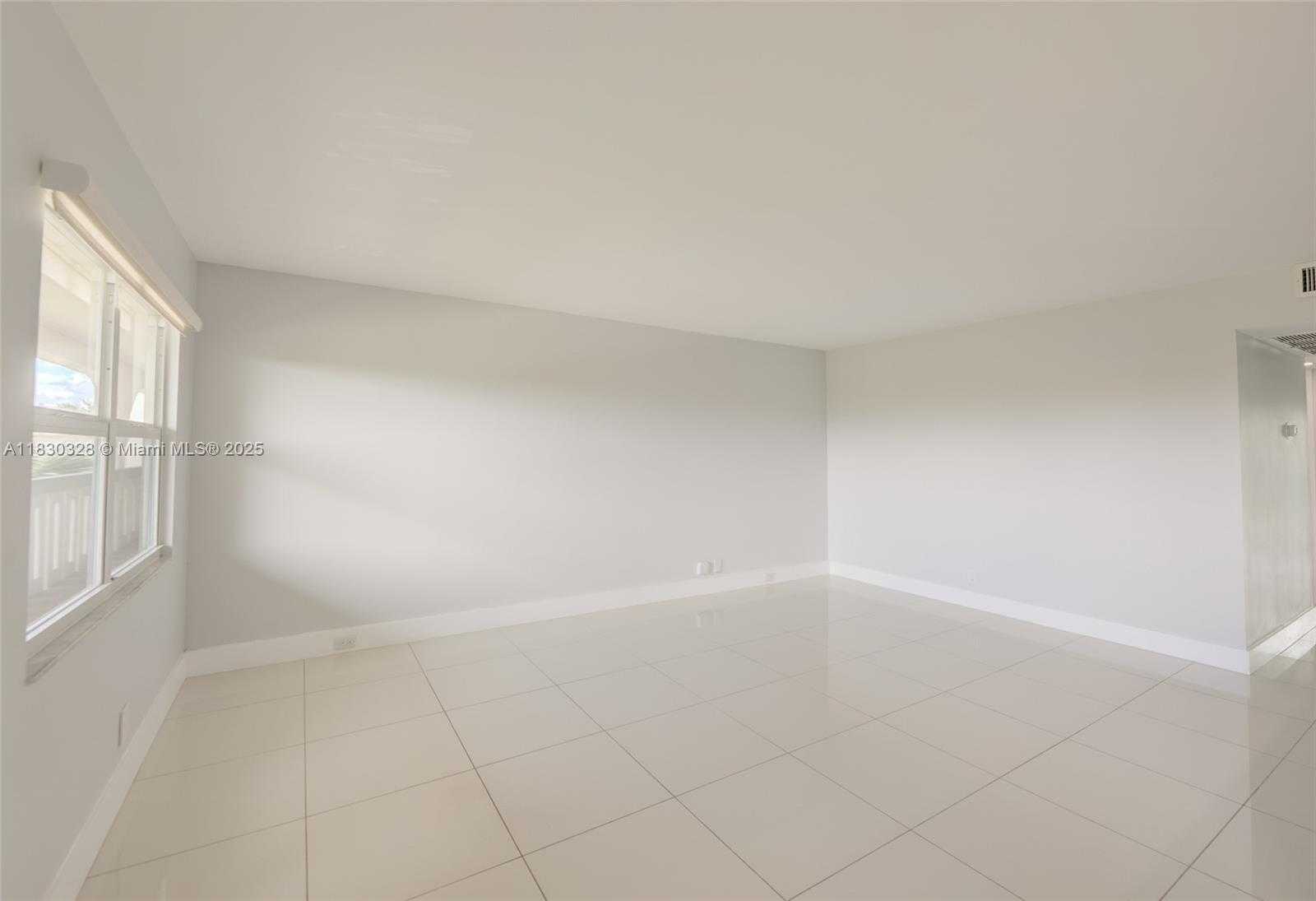 Small Image of 1902 BERMUDA CIR #J4, Coconut Creek Number 9
