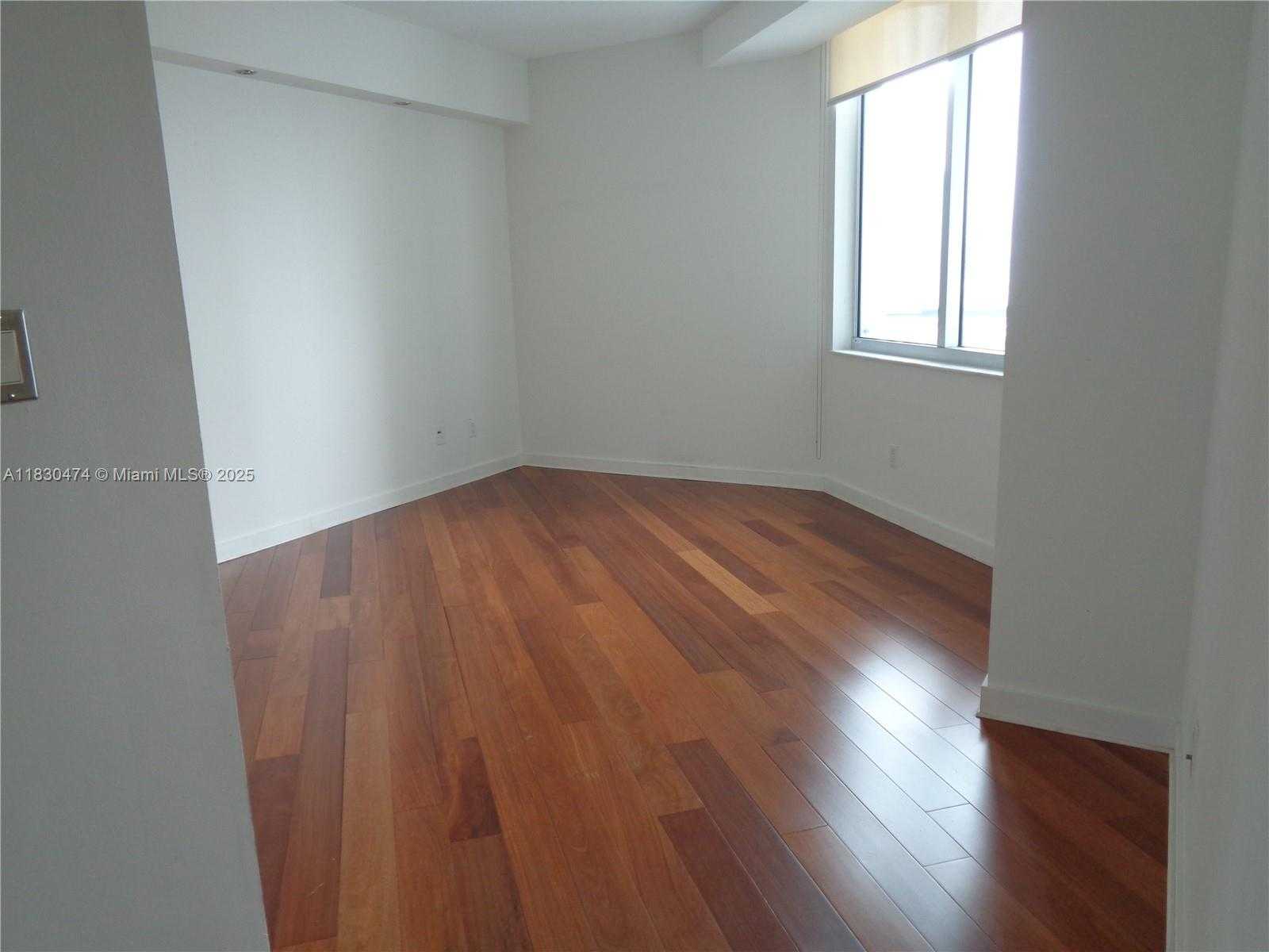 Small Image of 325 SOUTH BISCAYNE BLVD #2522, Miami Number 16