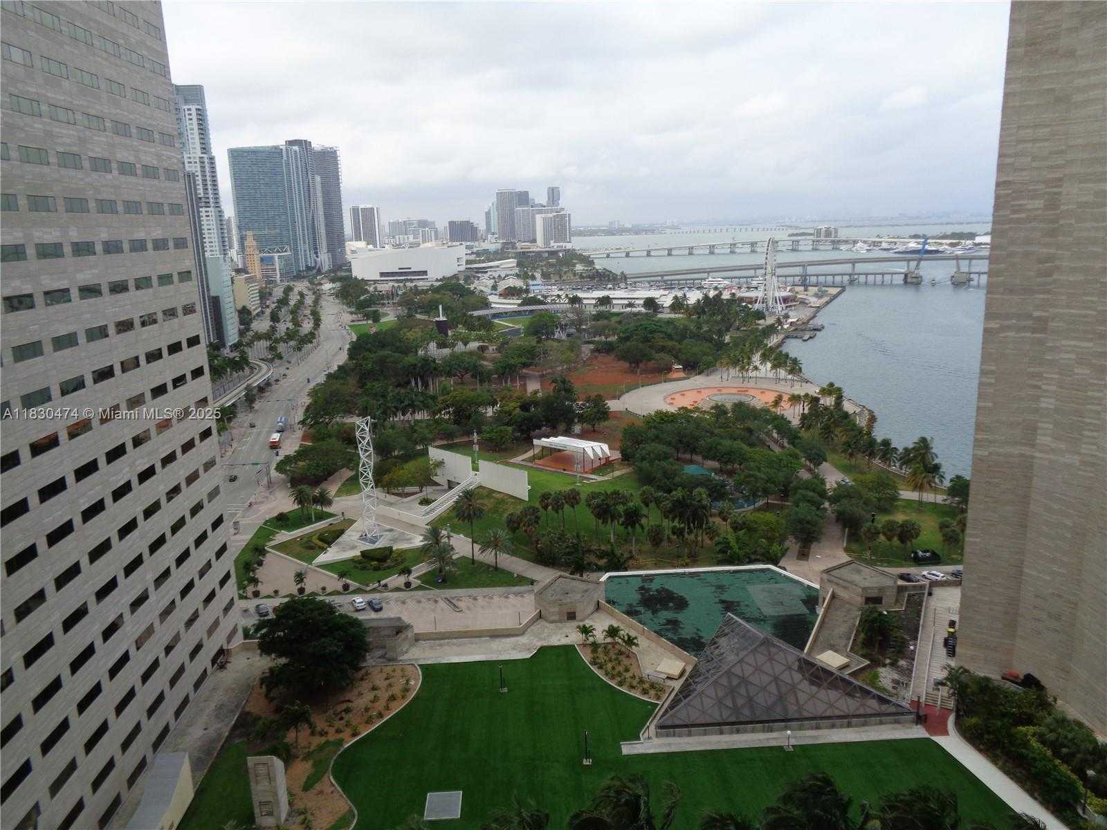 Small Image of 325 SOUTH BISCAYNE BLVD #2522, Miami Number 3
