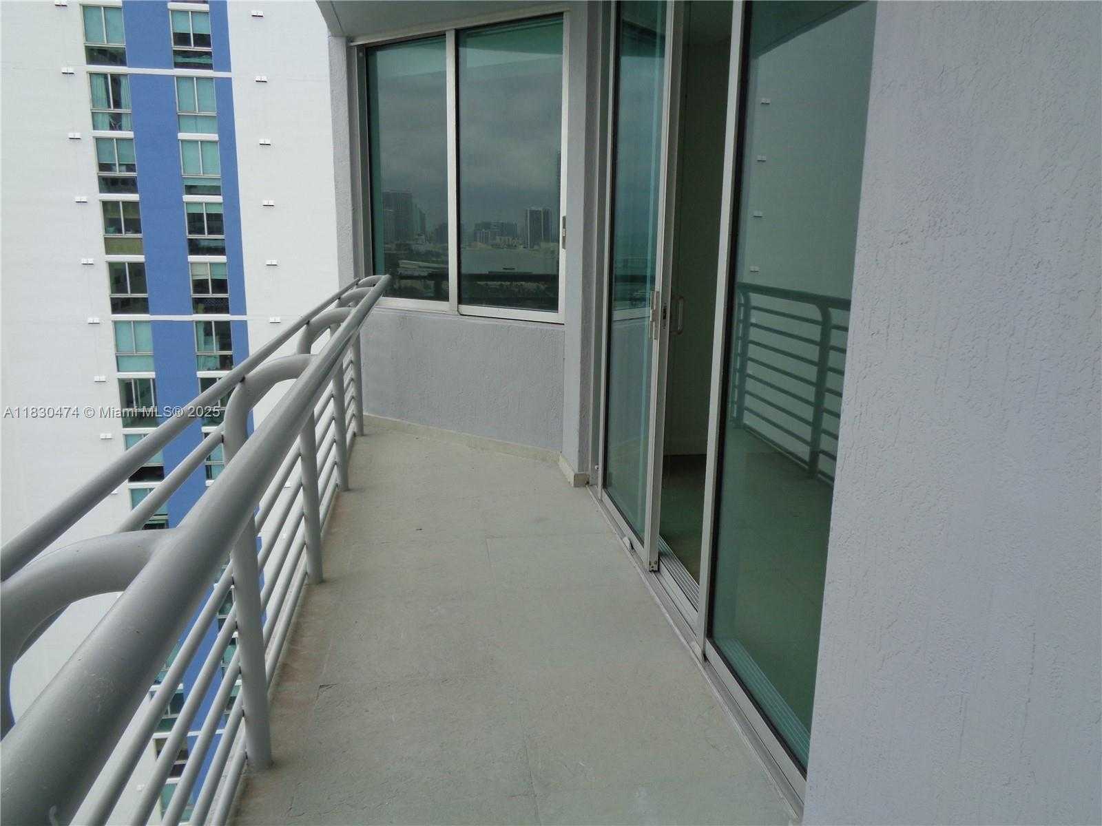 Small Image of 325 SOUTH BISCAYNE BLVD #2522, Miami Number 4