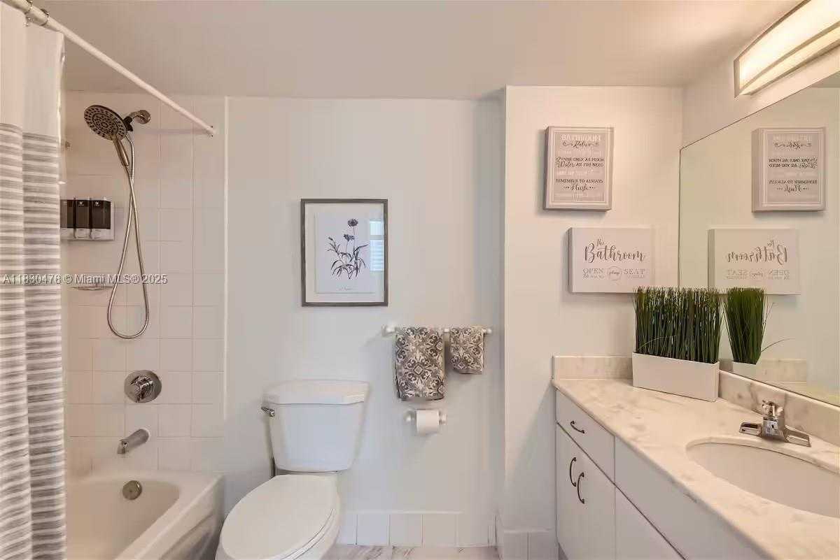 Small Image of 1200 BRICKELL BAY DR #3923, Miami Number 10