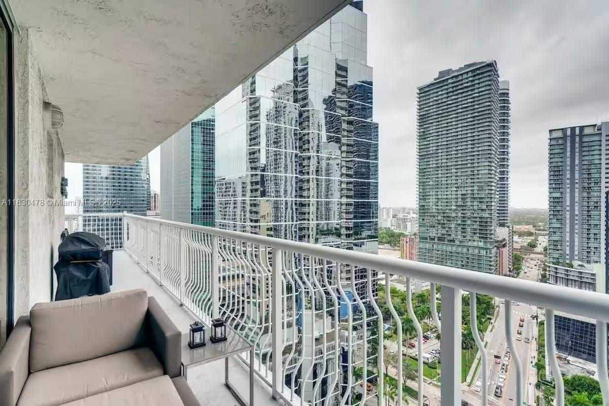 Small Image of 1200 BRICKELL BAY DR #3923, Miami Number 11