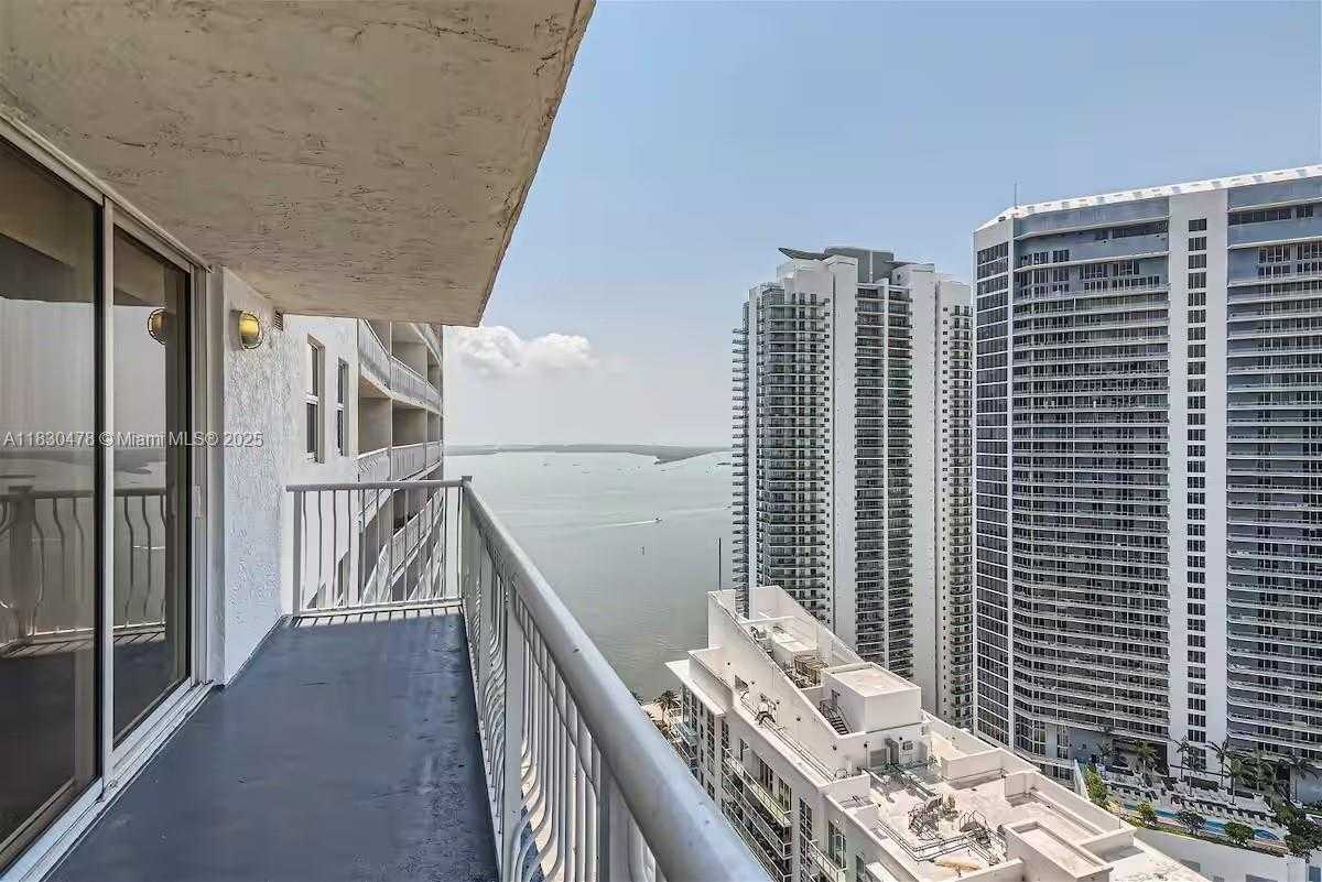 Small Image of 1200 BRICKELL BAY DR #3923, Miami Number 12