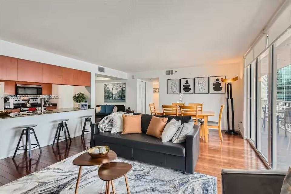 Small Image of 1200 BRICKELL BAY DR #3923, Miami Number 3