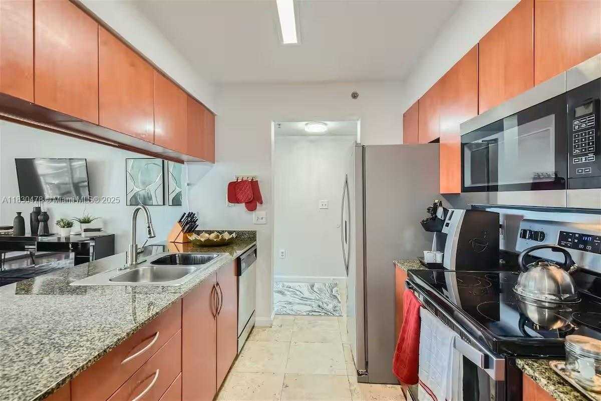 Small Image of 1200 BRICKELL BAY DR #3923, Miami Number 5