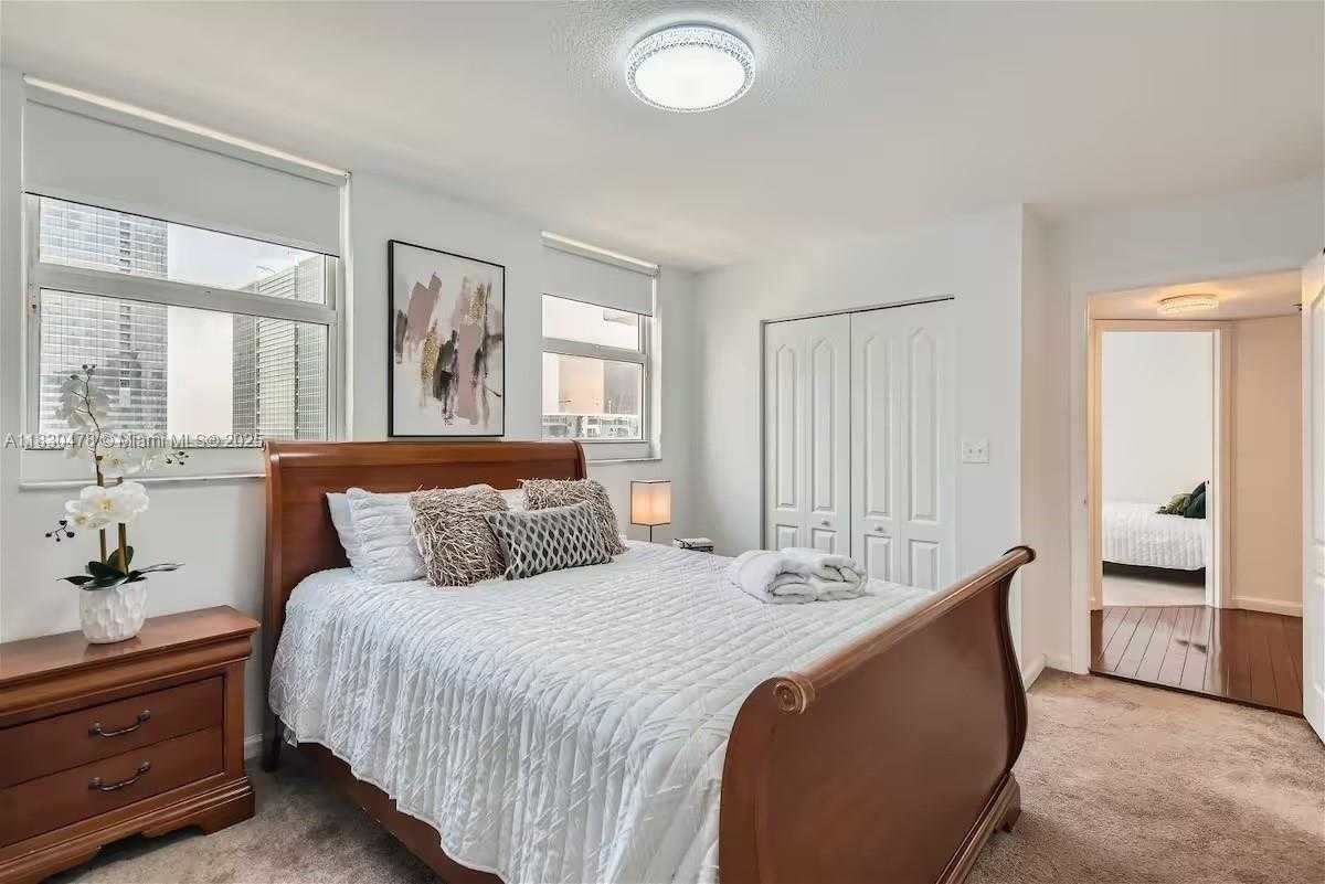 Small Image of 1200 BRICKELL BAY DR #3923, Miami Number 8