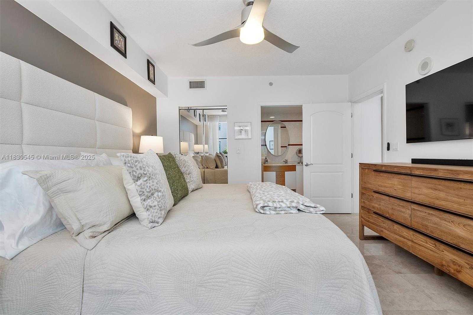 Small Image of 110 WASHINGTON AVE #1608, Miami Beach Number 12