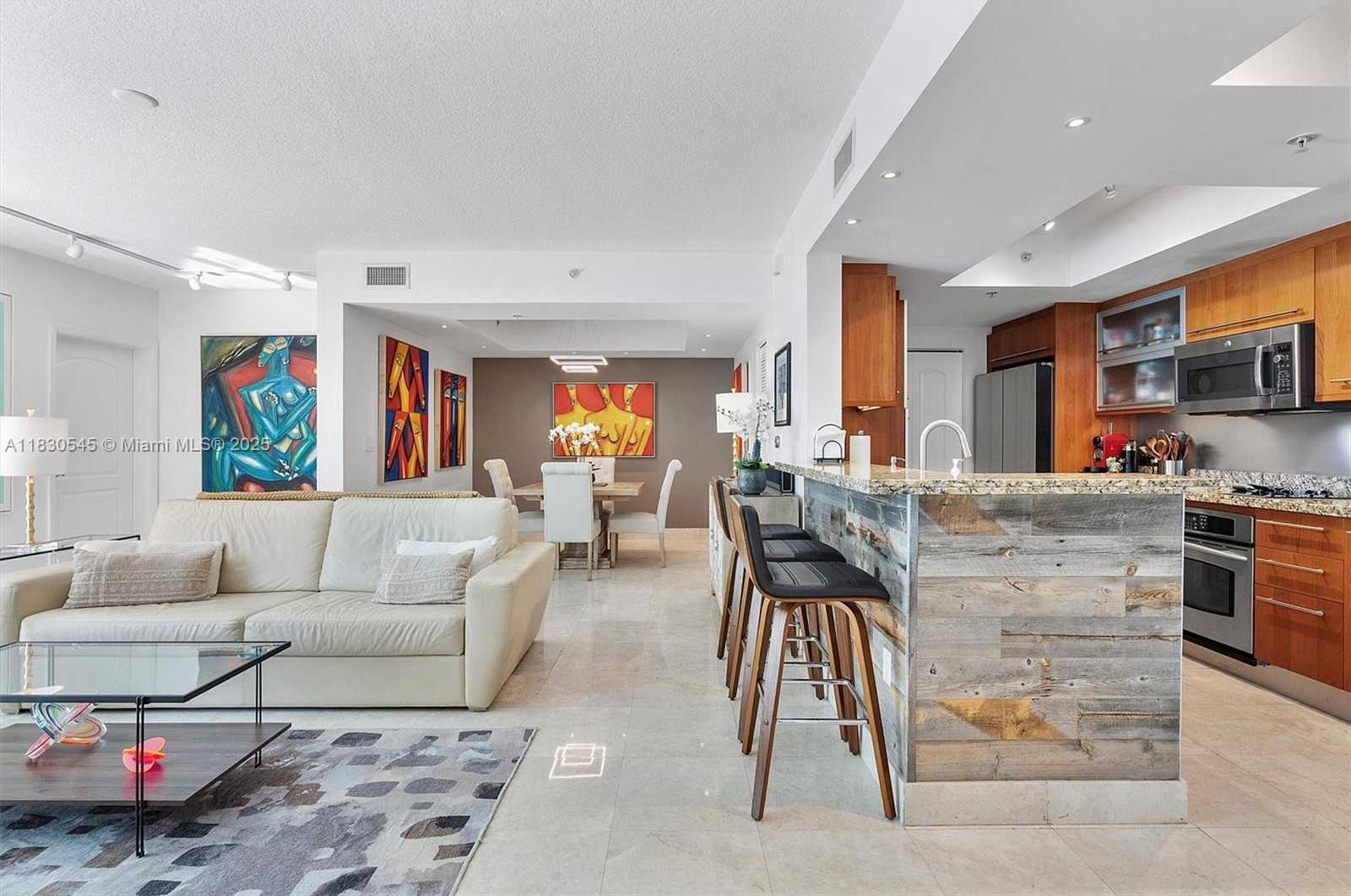 Small Image of 110 WASHINGTON AVE #1608, Miami Beach Number 2