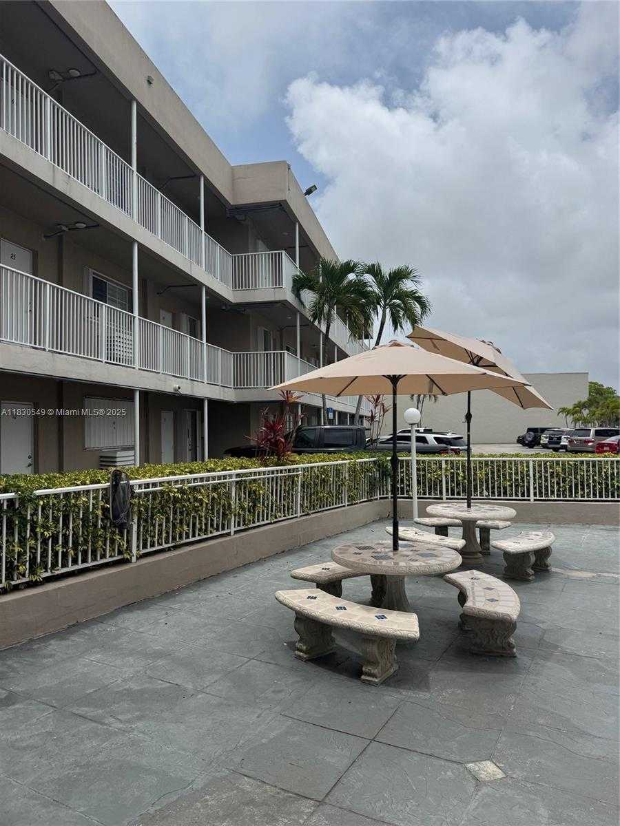 Small Image of 6580 SANTONA ST #A34, Coral Gables Number 3